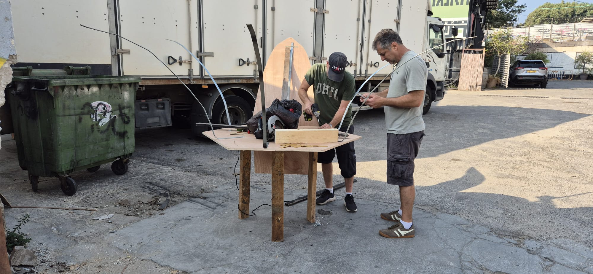 בנית המיצב 7